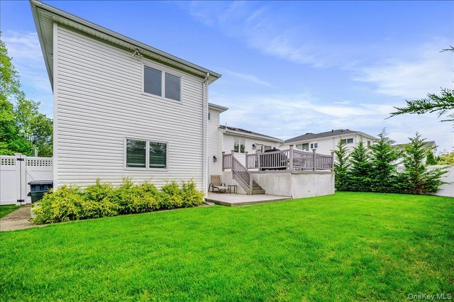 2119 Oliver Way, Merrick, NY 11566