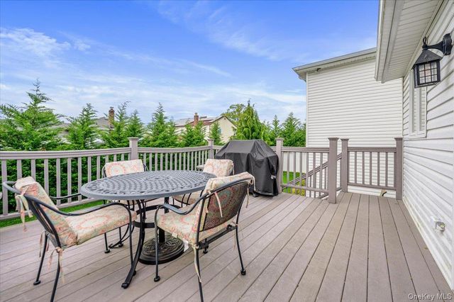 2119 Oliver Way, Merrick, NY 11566