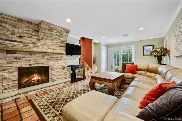 2119 Oliver Way, Merrick, NY 11566