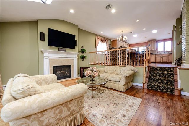 2119 Oliver Way, Merrick, NY 11566