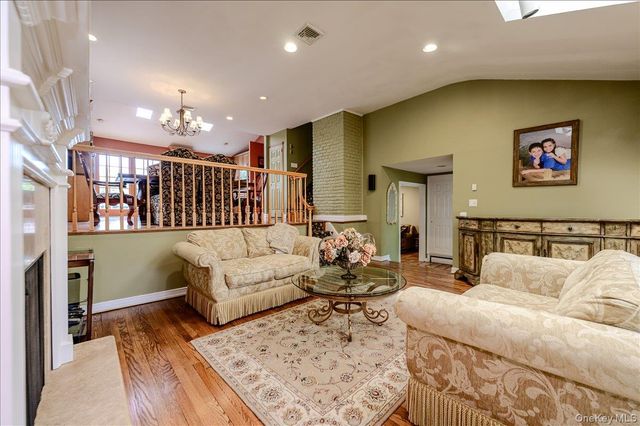 2119 Oliver Way, Merrick, NY 11566