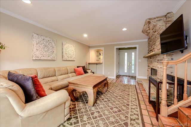 2119 Oliver Way, Merrick, NY 11566