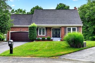 8200 Farmwood Way, Louisville, KY 40291