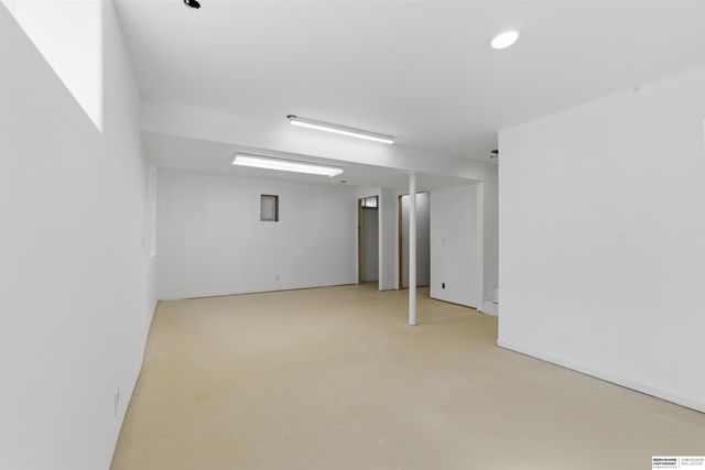 10205 Ohern Street, Omaha, NE 68127