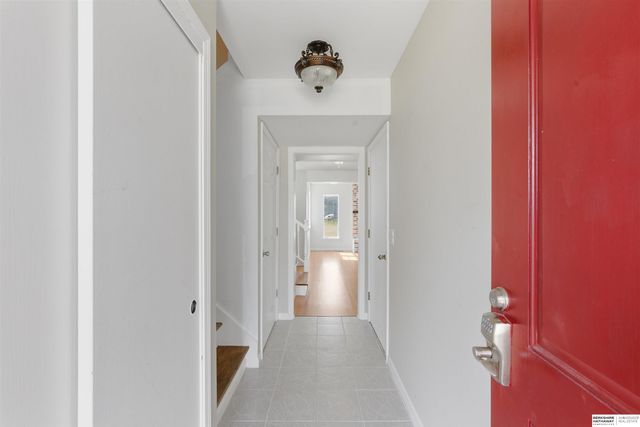 10205 Ohern Street, Omaha, NE 68127