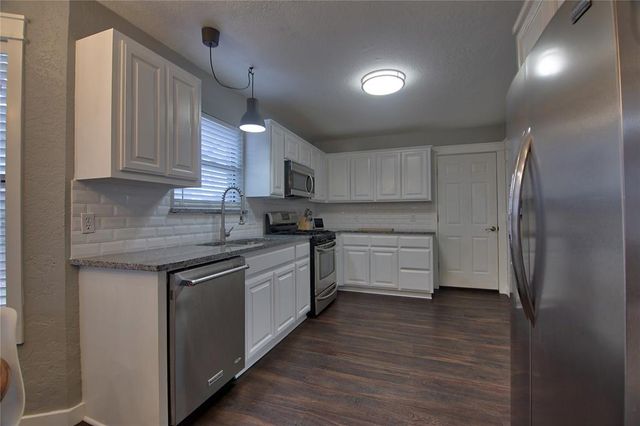 2924 Canyon Oaks Court, Norman, OK 73071