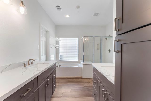 2 Granite Path Place, Spring, TX 77389
