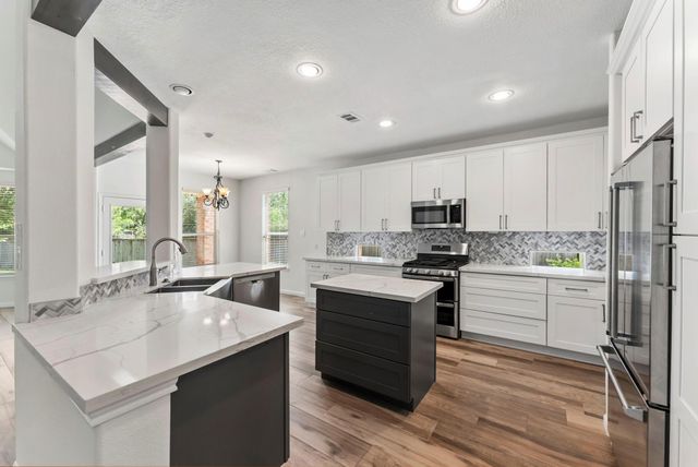 2 Granite Path Place, Spring, TX 77389