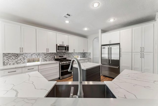 2 Granite Path Place, Spring, TX 77389