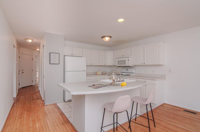 4160 Boulder Pond Drive, Ann Arbor, MI 48108