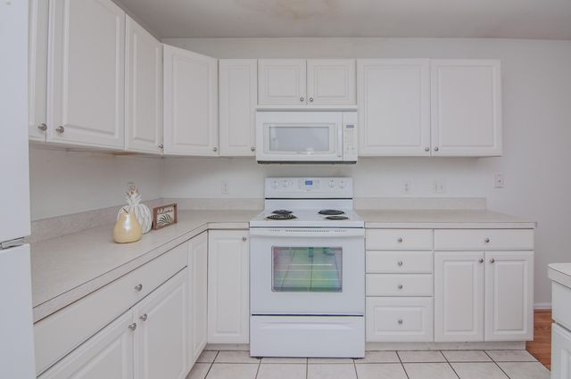 4160 Boulder Pond Drive, Ann Arbor, MI 48108