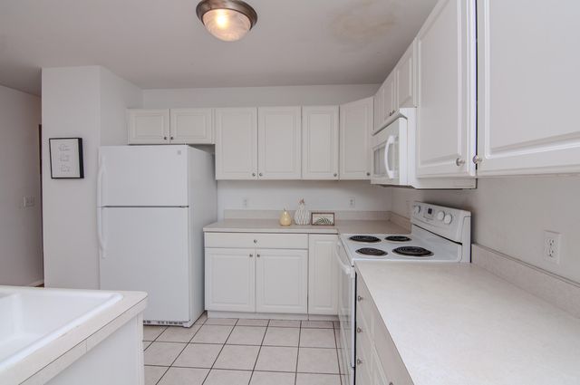 4160 Boulder Pond Drive, Ann Arbor, MI 48108
