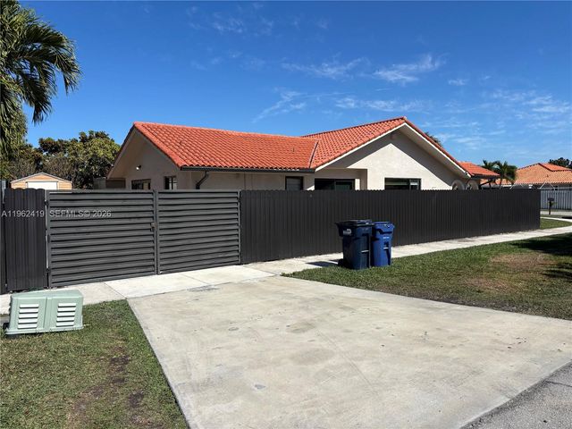 800 NW 133rd Ave, Miami, FL 33182