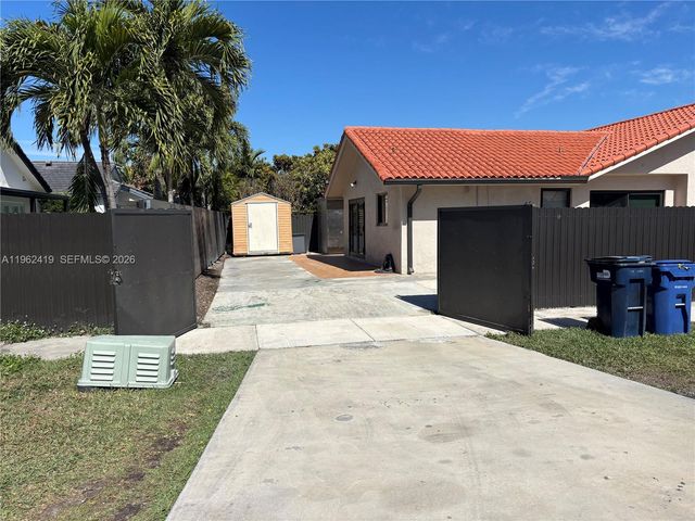 800 NW 133rd Ave, Miami, FL 33182