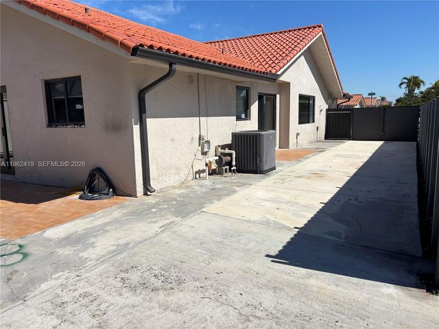 800 NW 133rd Ave, Miami, FL 33182