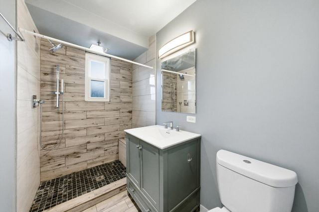 4605 S Laramie Avenue, Chicago, IL 60638
