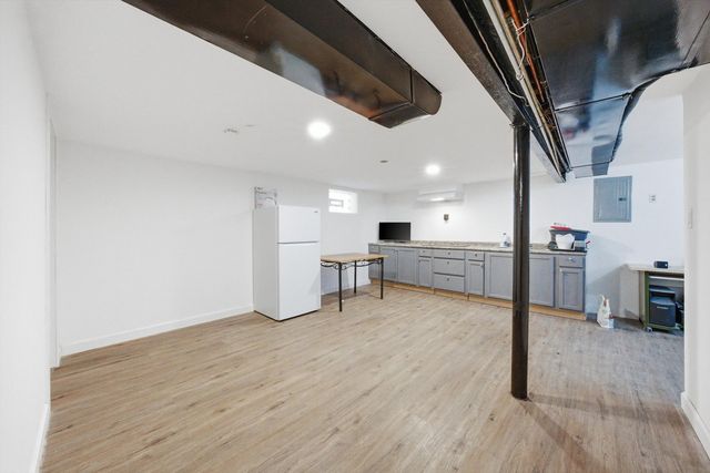 4605 S Laramie Avenue, Chicago, IL 60638