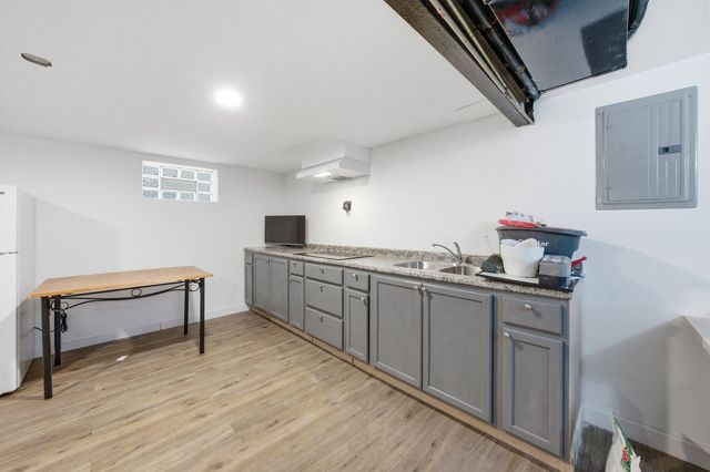 4605 S Laramie Avenue, Chicago, IL 60638
