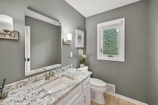 11115 N Wyngate TRACE, Mequon, WI 53092