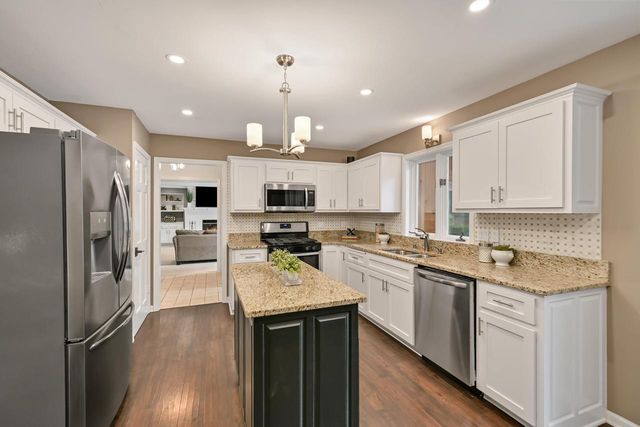 11115 N Wyngate TRACE, Mequon, WI 53092