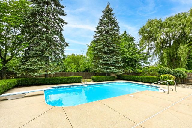 11115 N Wyngate TRACE, Mequon, WI 53092