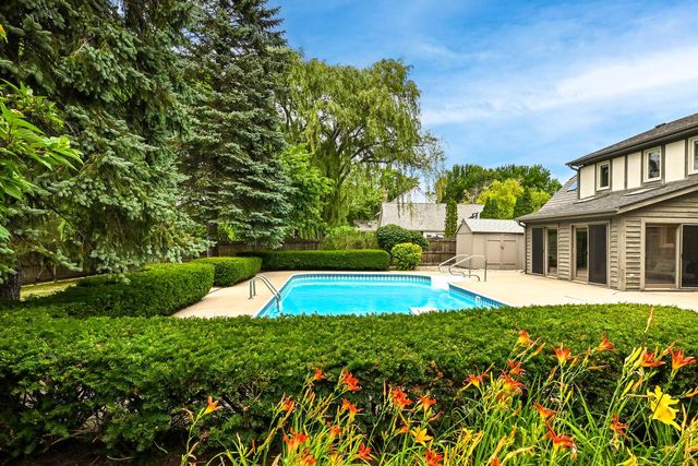 11115 N Wyngate TRACE, Mequon, WI 53092
