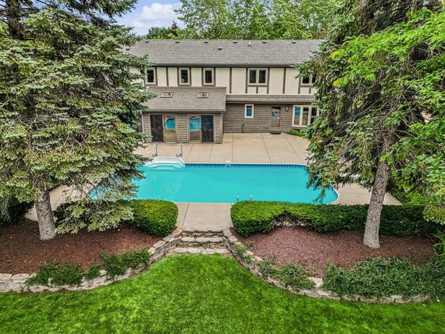 11115 N Wyngate TRACE, Mequon, WI 53092