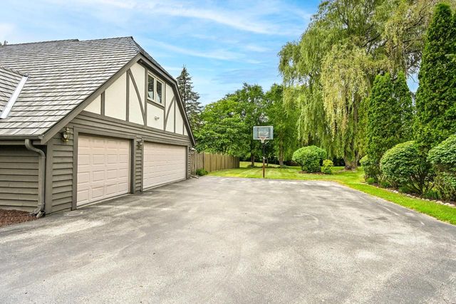 11115 N Wyngate TRACE, Mequon, WI 53092
