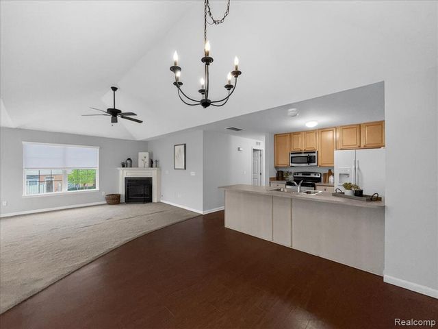 731 Amberly Drive, Waterford, MI 48328