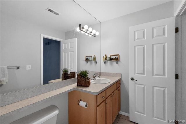 731 Amberly Drive, Waterford, MI 48328