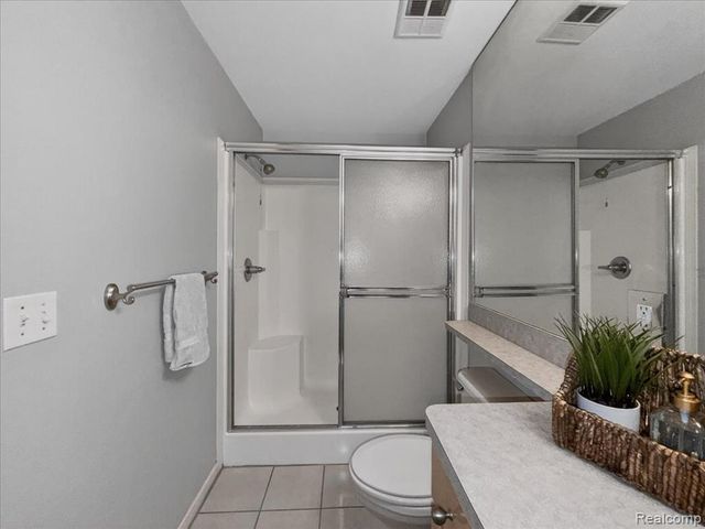 731 Amberly Drive, Waterford, MI 48328