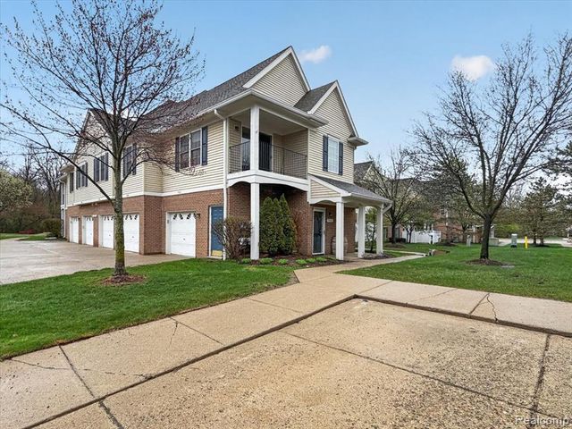 731 Amberly Drive, Waterford, MI 48328