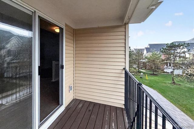 731 Amberly Drive, Waterford, MI 48328