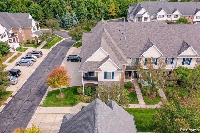731 Amberly Drive, Waterford, MI 48328