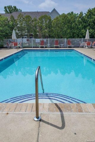731 Amberly Drive, Waterford, MI 48328