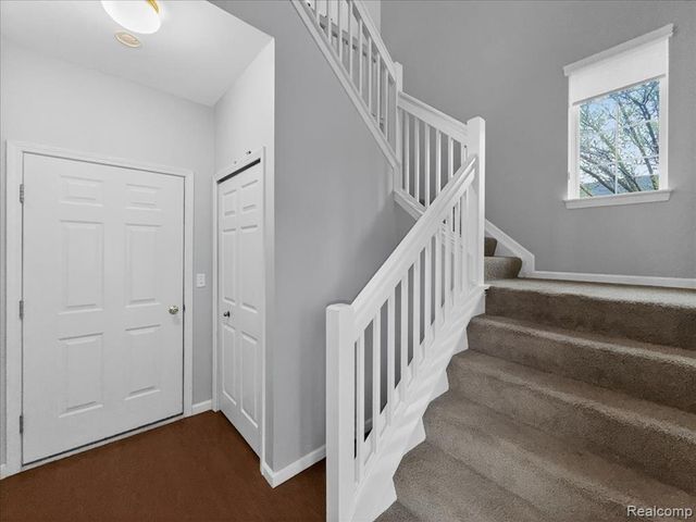 731 Amberly Drive, Waterford, MI 48328