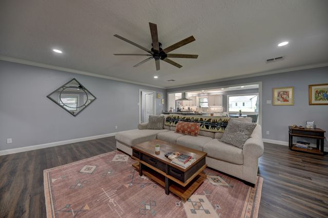 1600 Pecan, Brenham, TX 77833