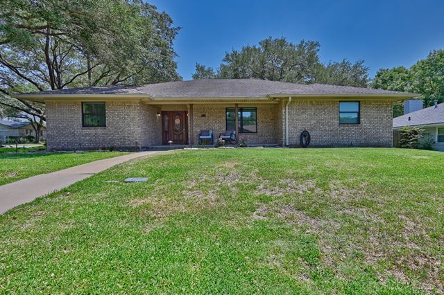 1600 Pecan, Brenham, TX 77833