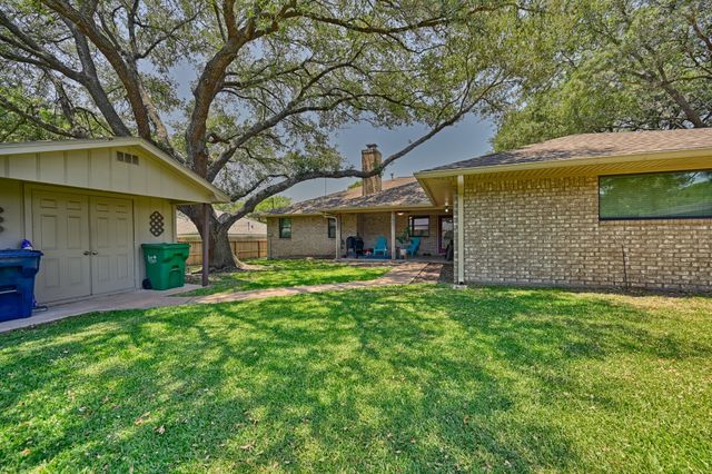 1600 Pecan, Brenham, TX 77833