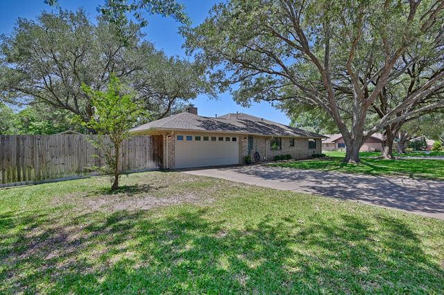 1600 Pecan, Brenham, TX 77833