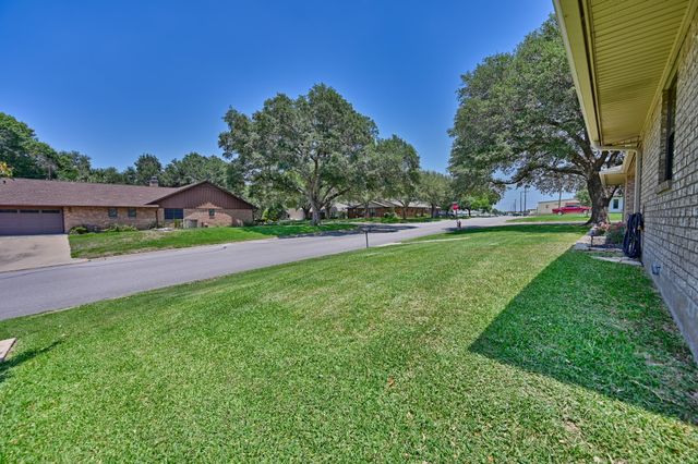 1600 Pecan, Brenham, TX 77833