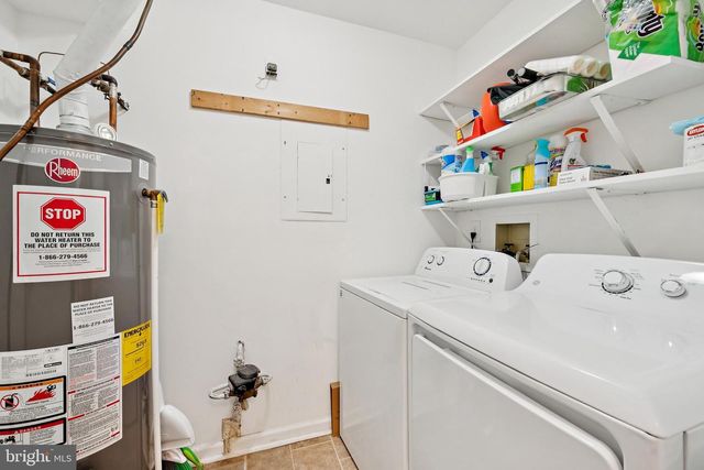 21 BUENA CT, Blackwood, NJ 08012