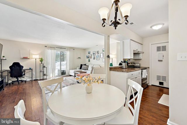 21 BUENA CT, Blackwood, NJ 08012