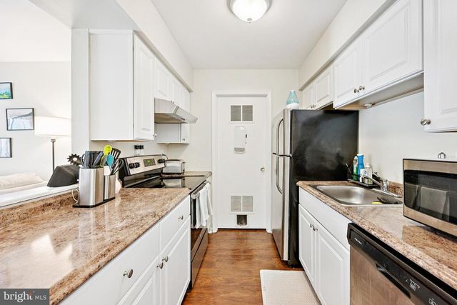 21 BUENA CT, Blackwood, NJ 08012