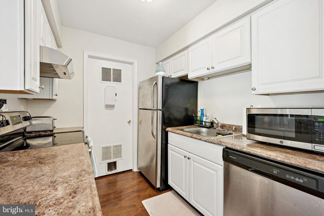 21 BUENA CT, Blackwood, NJ 08012