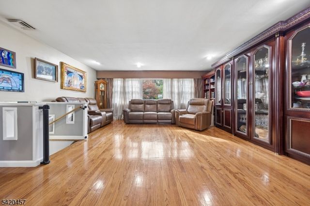 20 Cleveland Terrace, West Orange Twp., NJ 07052