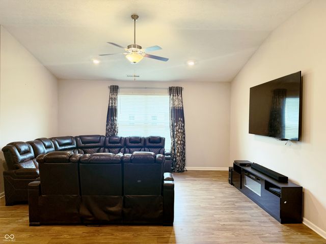 2538 Riviera Place, Greenwood, IN 46143