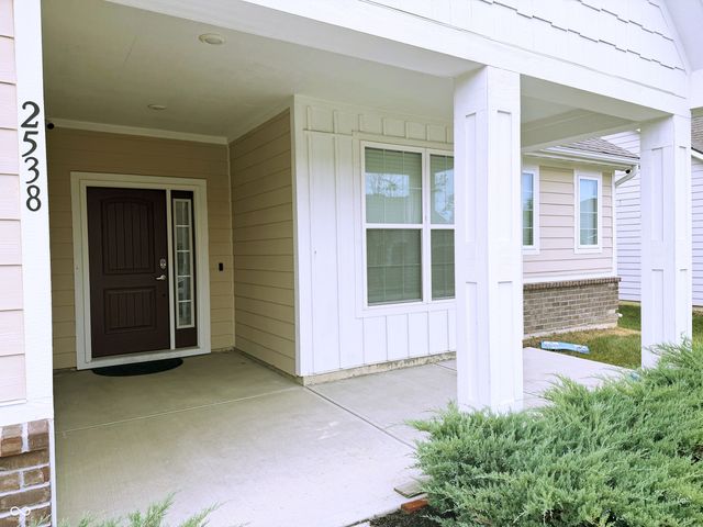 2538 Riviera Place, Greenwood, IN 46143