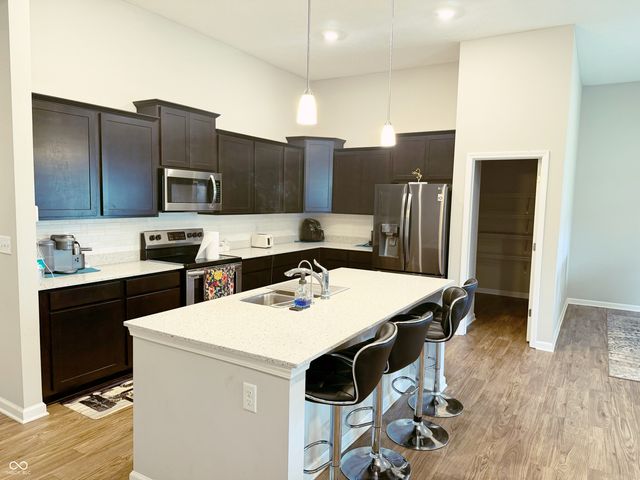 2538 Riviera Place, Greenwood, IN 46143