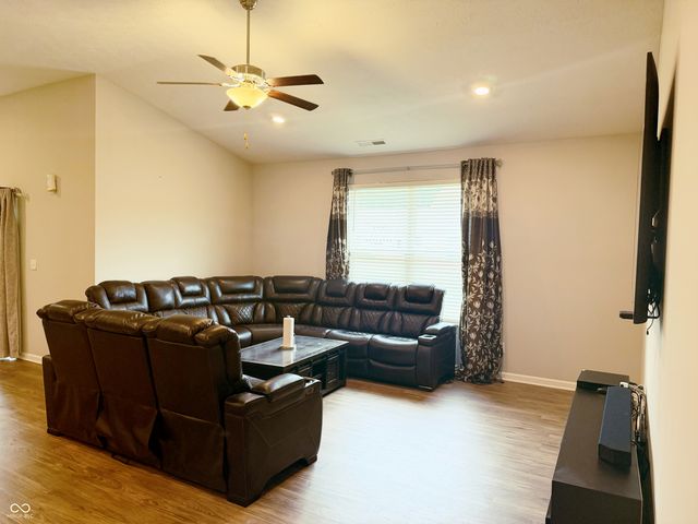 2538 Riviera Place, Greenwood, IN 46143
